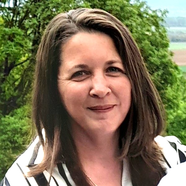 Kaviák Orsolya ügyintéző