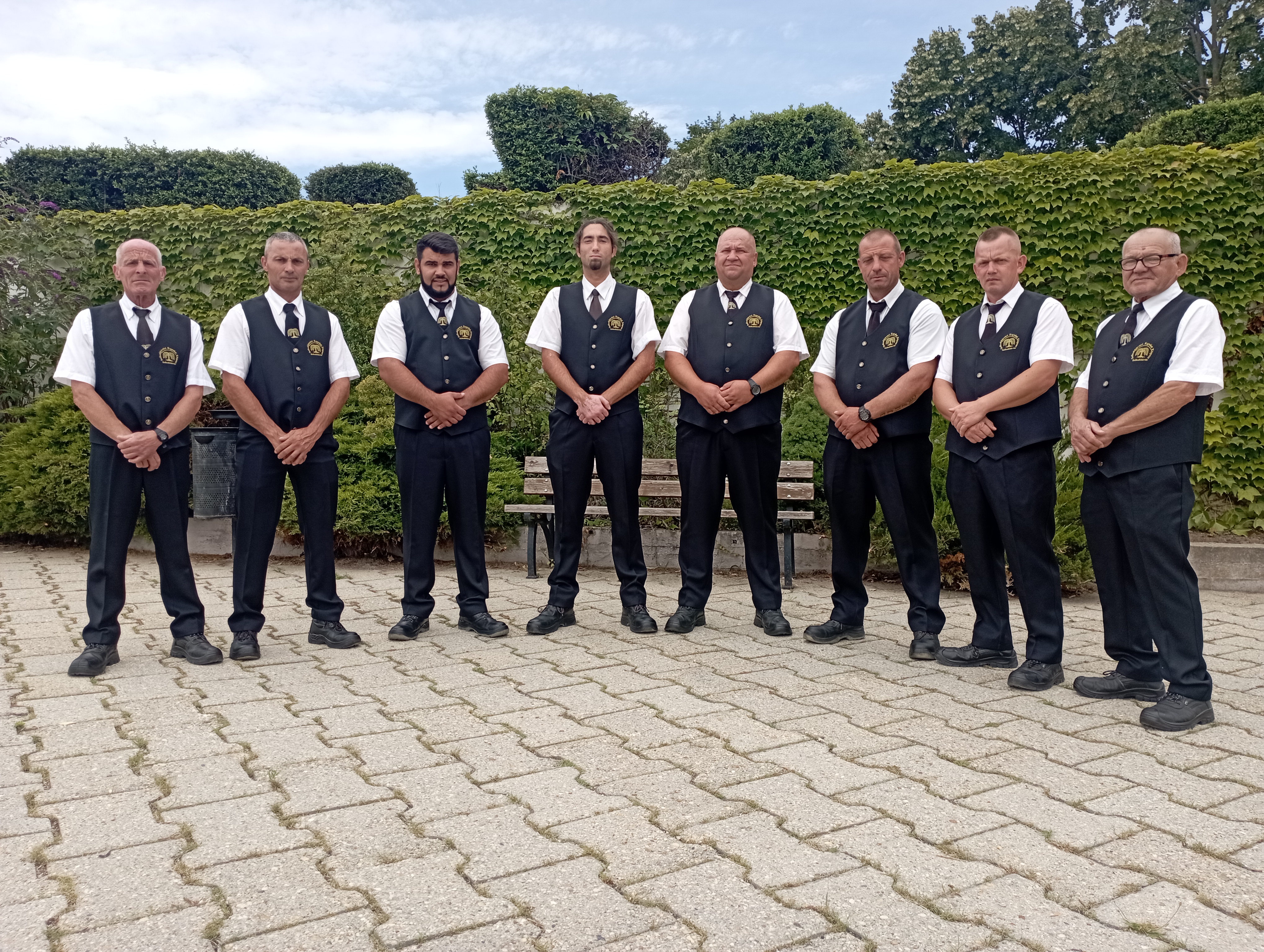 Kegyeleti munkatársak