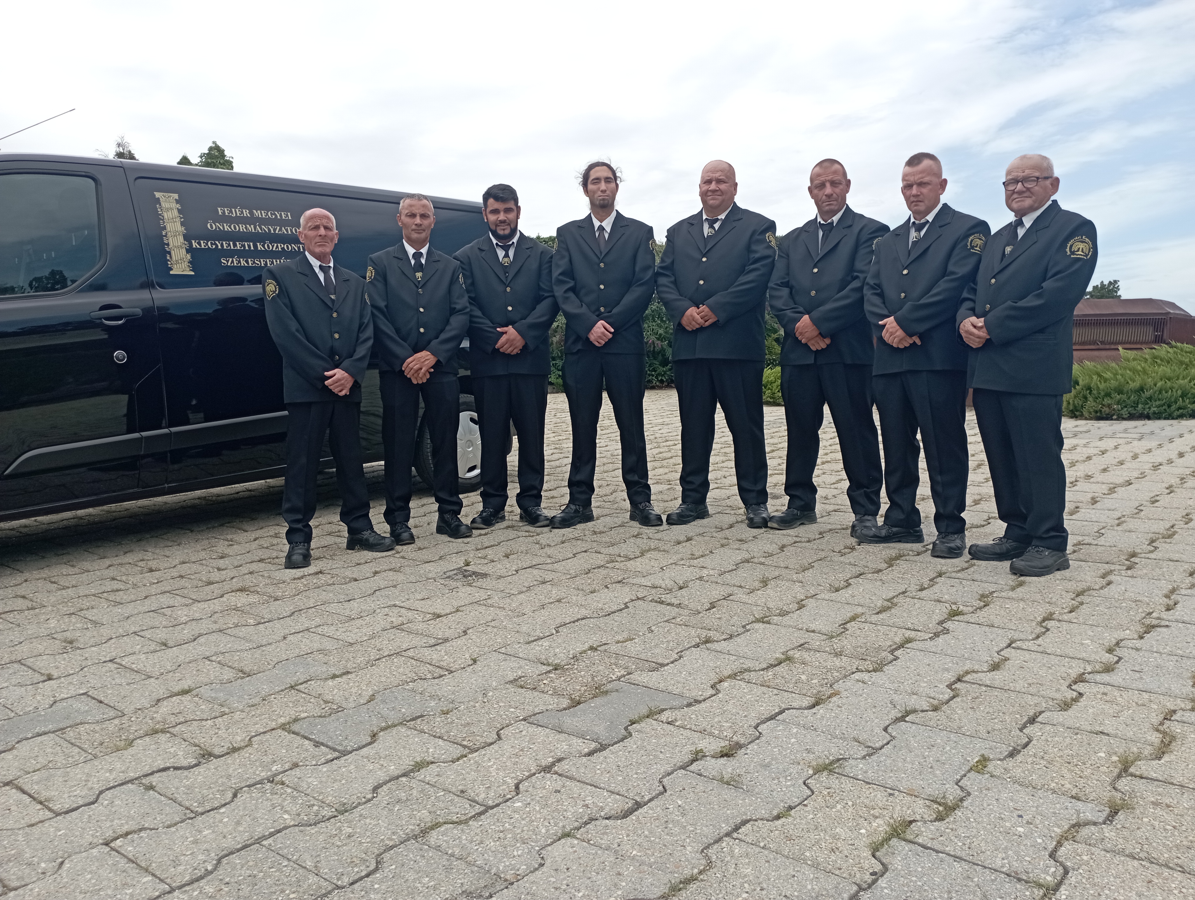 Kegyeleti munkatársak