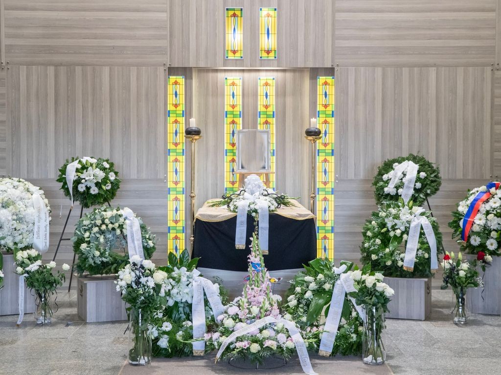 A jelű Ravatalozó a ravatallal