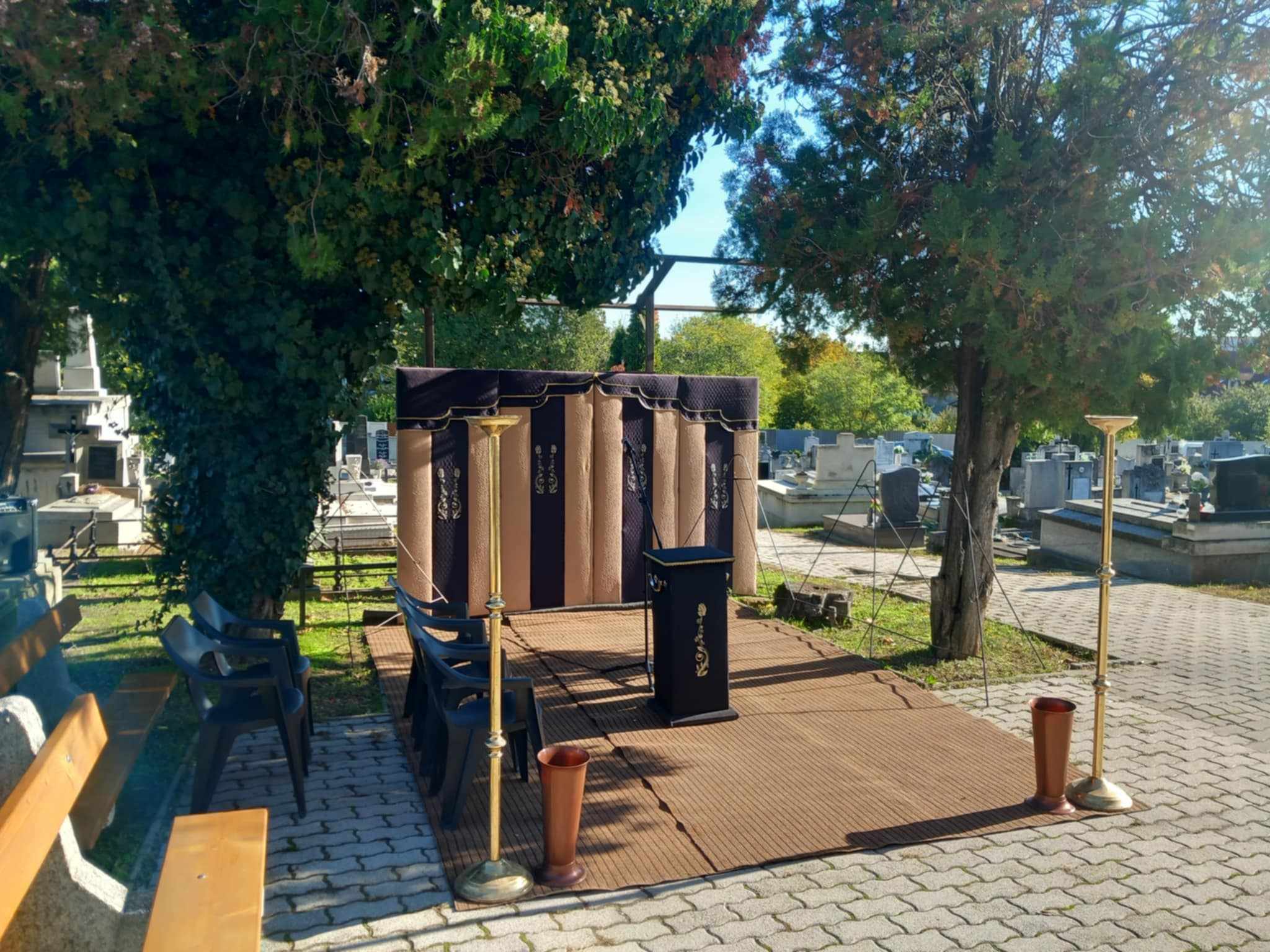 Ravatalozó tér a ravatallal