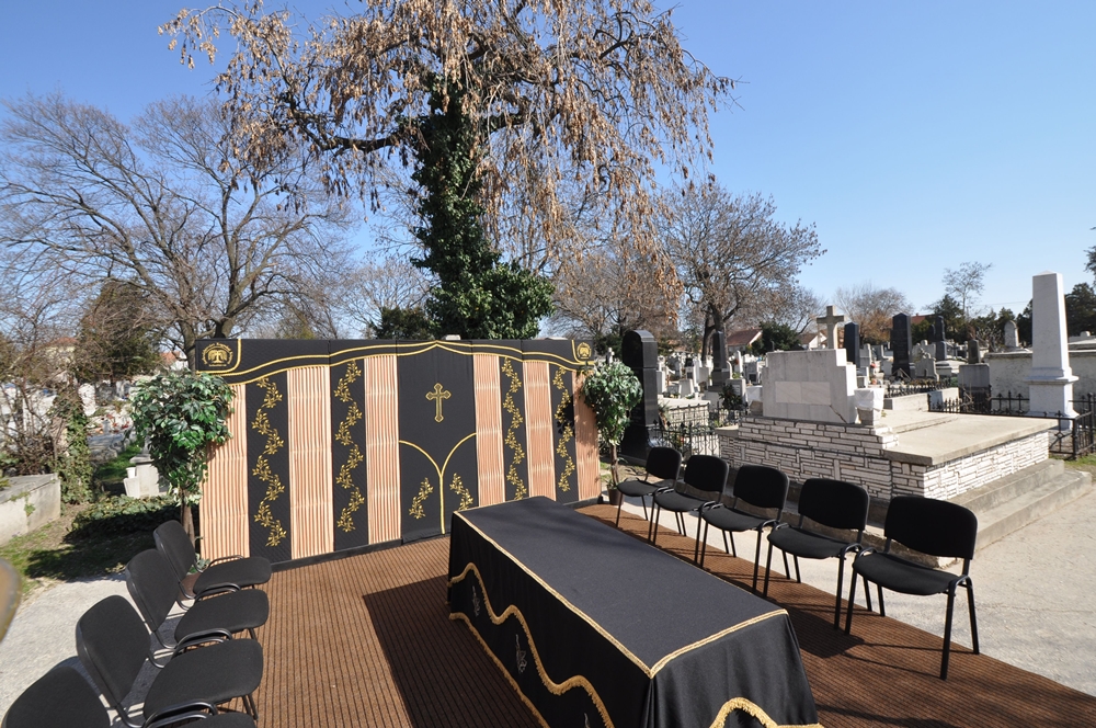 Ravatalozó tér a ravatallal